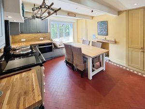 Kitchen- click for photo gallery